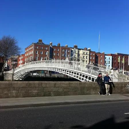 아파트 Half-penny Bridge